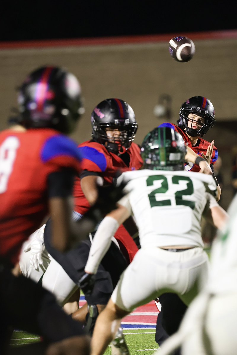 MidwayPanthers's tweet photo. Hard-fought home opener https://t.co/wJBH1E5C3t