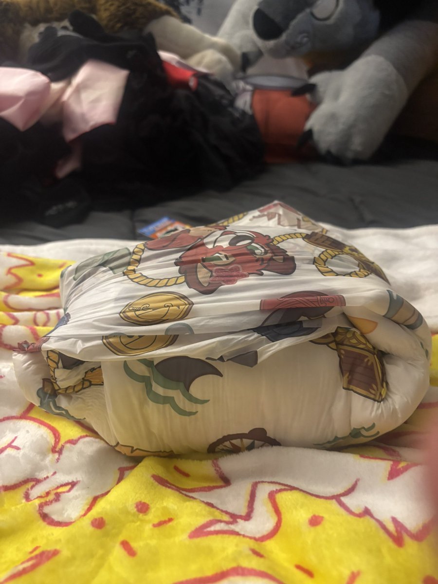 KFloatzel's tweet photo. Is it too late for big diaper Friday here’s some photos from earlier this week~ maybe someone wants to give me changies next time >~< #BDF https://t.co/VK2bawdVOK