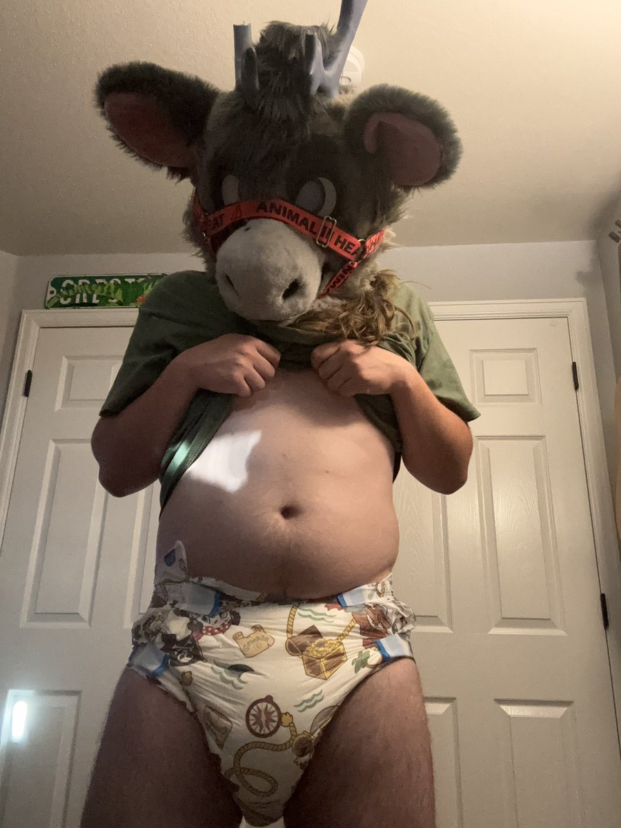 KFloatzel's tweet photo. Is it too late for big diaper Friday here’s some photos from earlier this week~ maybe someone wants to give me changies next time >~< #BDF https://t.co/VK2bawdVOK