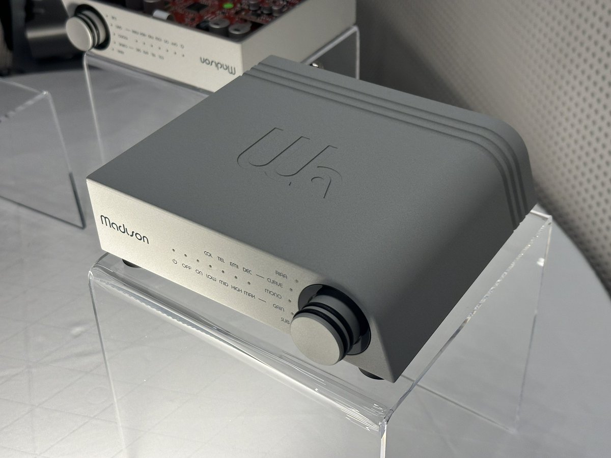 pw_audio's tweet photo. Wattson Audioからは、初の光カートリッジに対応したフォノイコライザー「Madison Phono」が登場！コンパクトな筐体にクレバーの機能が詰め込まれており、384kHz/24bitの高精度のADコンバーターしたのちに、デジタル領域でイコライザーカーブを調整します。デジタル/アナログ出力に両方対応します https://t.co/xSl74GbqZW