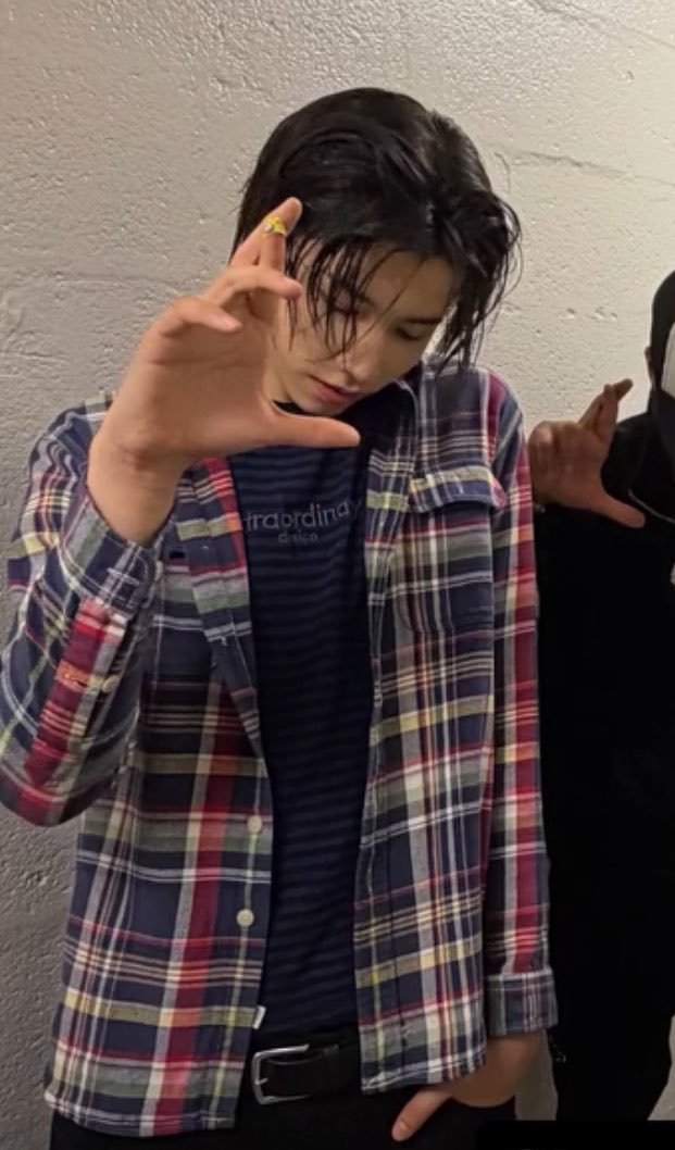 tentanglouis's tweet photo. 260912 tedparkboi instagram story📸

#LOUIS #루이 #LNGSHOT #롱샷 https://t.co/VfvLNnaar3