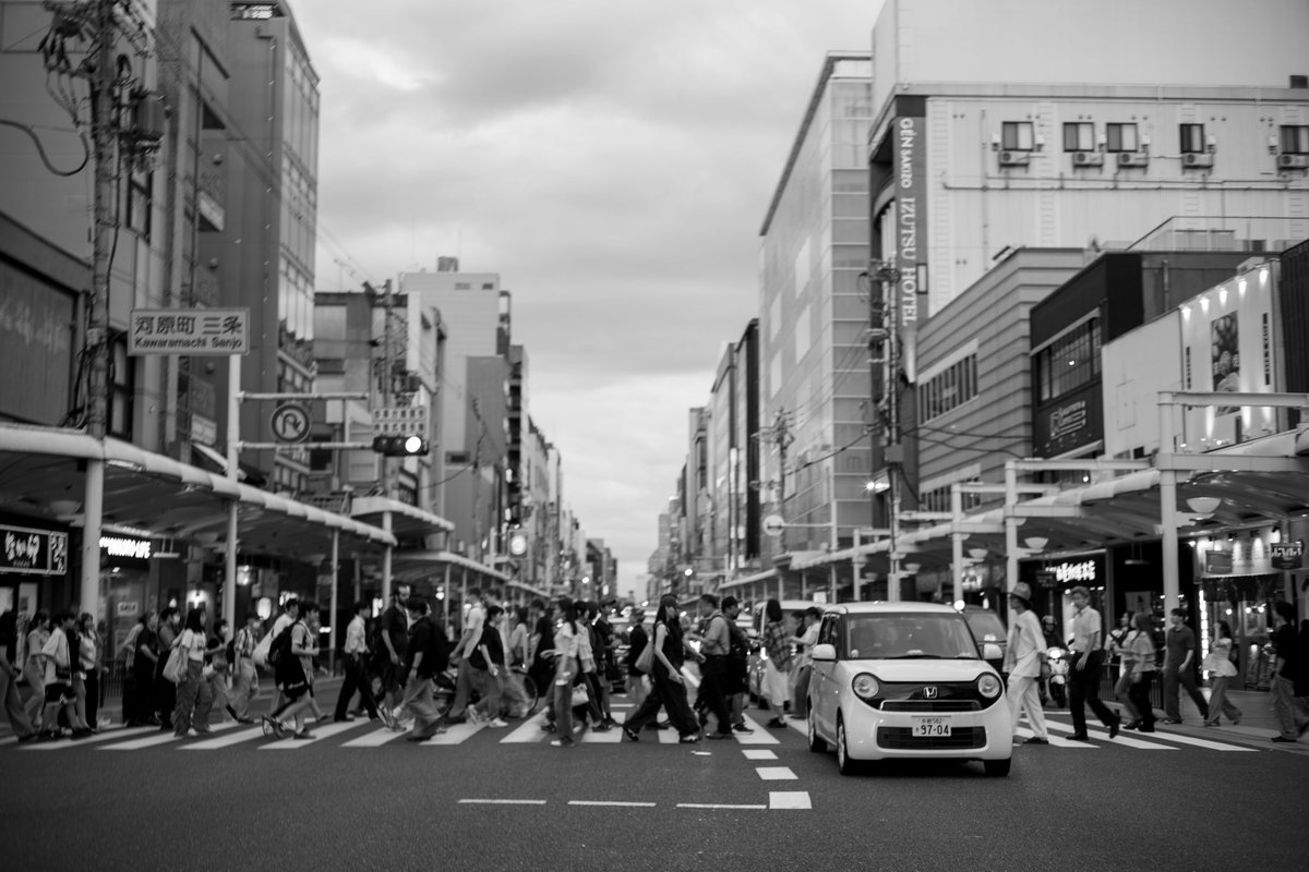pieces_of_wisd1's tweet photo. across the avenue
#kyoto #townsnaps #monochrome
α7Ⅲ / M-Rokkor 40mm F2 https://t.co/7ofe11mF3b
