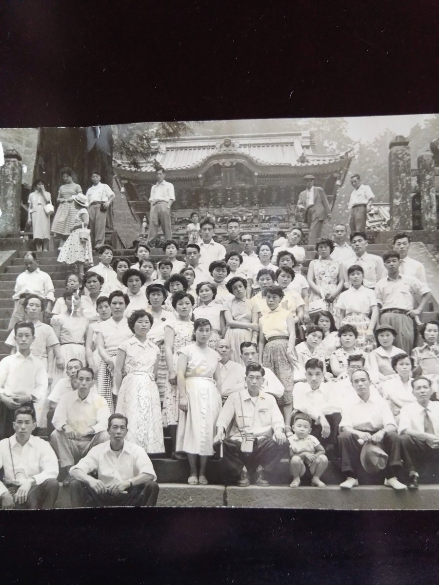 rainWaechter's tweet photo. のりに乗ったPapaさん
捨てれなかった 写真も 処分
1枚1枚 見ながら 写真整理
昔のワンピース素敵  可愛い
お見合い写真 婆ちゃん
イケ面 爺 と幼少期のPapa
女優さんみたい 綺麗な叔母

｡.ꕤ………………………………………..ꕤ.｡ https://t.co/kKIuwNwcw7