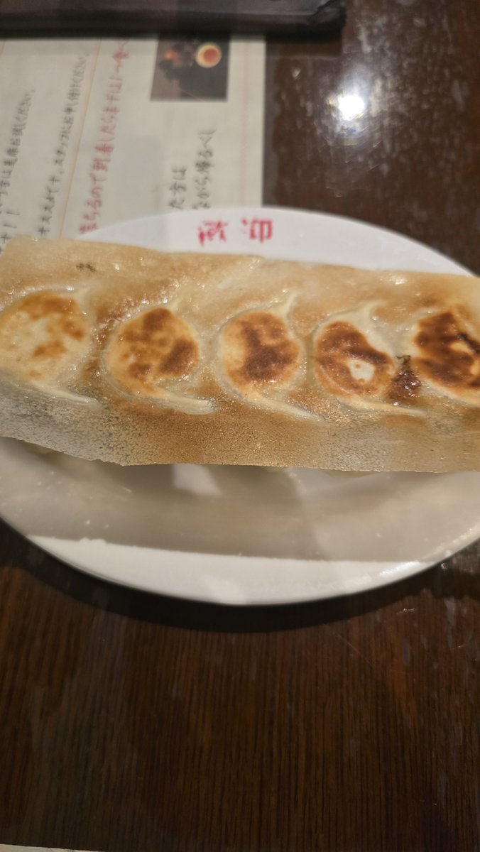 kirito_1620's tweet photo. 会社近くのこの店の餃子が最強に美味い😋モチモチで肉汁餃子なんだけど餃子と小籠包のハーフって感じでたまらんのよ🤤

噛んだ瞬間に肉汁が飛び出すやつ一口で食えない🤣 https://t.co/IkTC4iT6aw