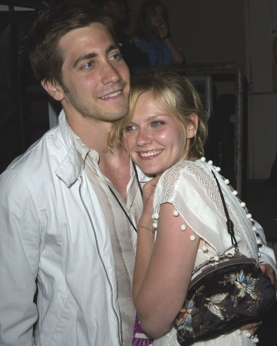 MemeWorld_Niks's tweet photo. Kirsten Dunst and jake gyllenhaal in 2002-2004 ✨❤️ https://t.co/cN2ZSvquzj