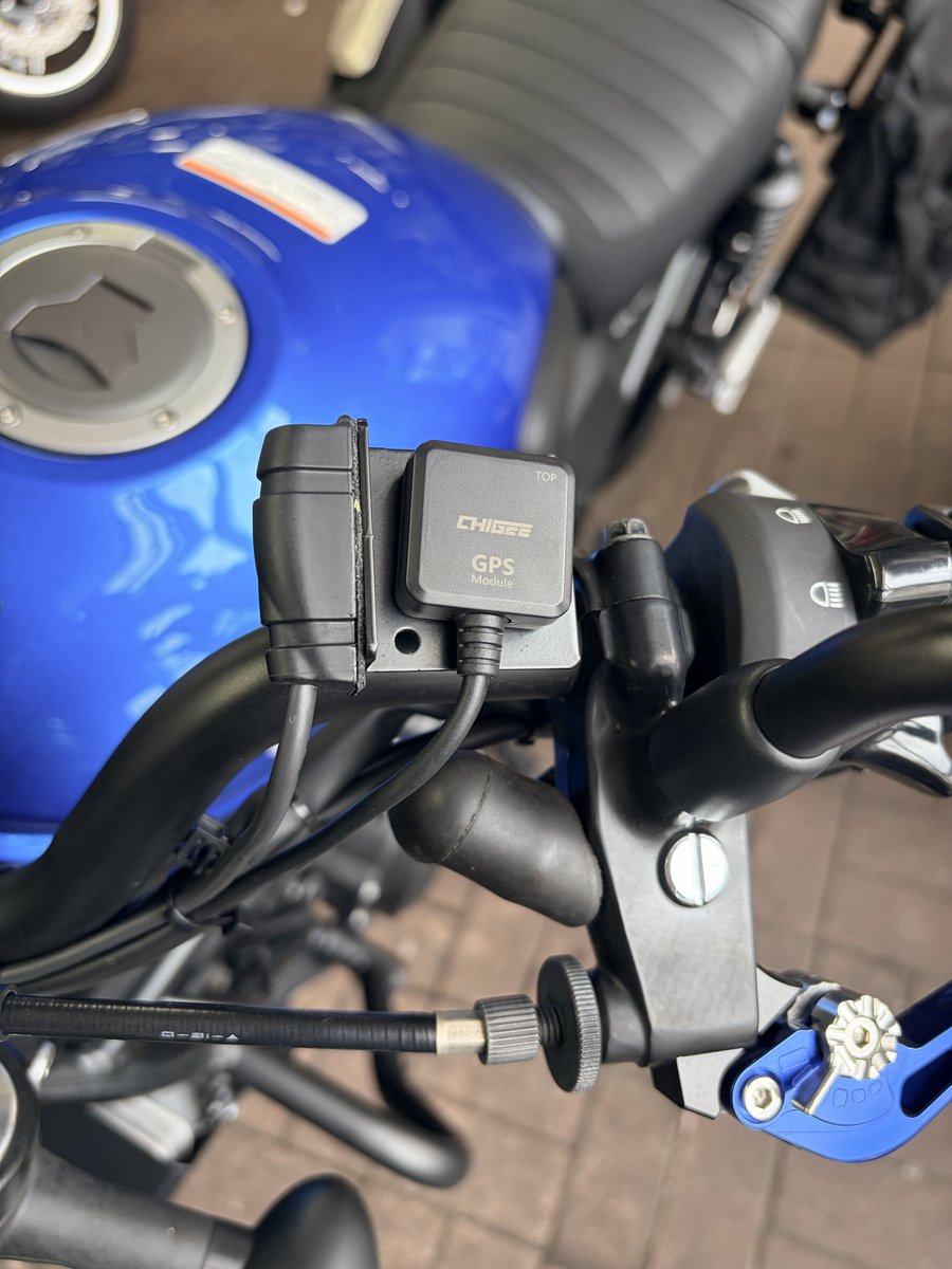 DolphinRoadster's tweet photo. CL500が明日納車。
タナックスのスマモニを今回も付けました。
XR-2の後継機のAIO-5 EVOです。
取付例として参考写真置いときます。
#tanax #スマモニ #chigee https://t.co/4cZMm7GX3c