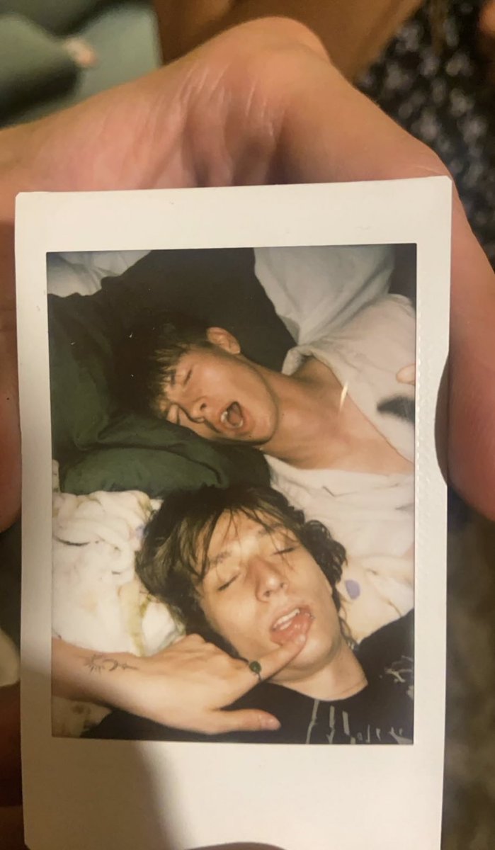 han1m3tv's tweet photo. lost a drinking game and passed out hella. they ended up having a #orgy right next 2 me 😔 https://t.co/HaFOowkwKh