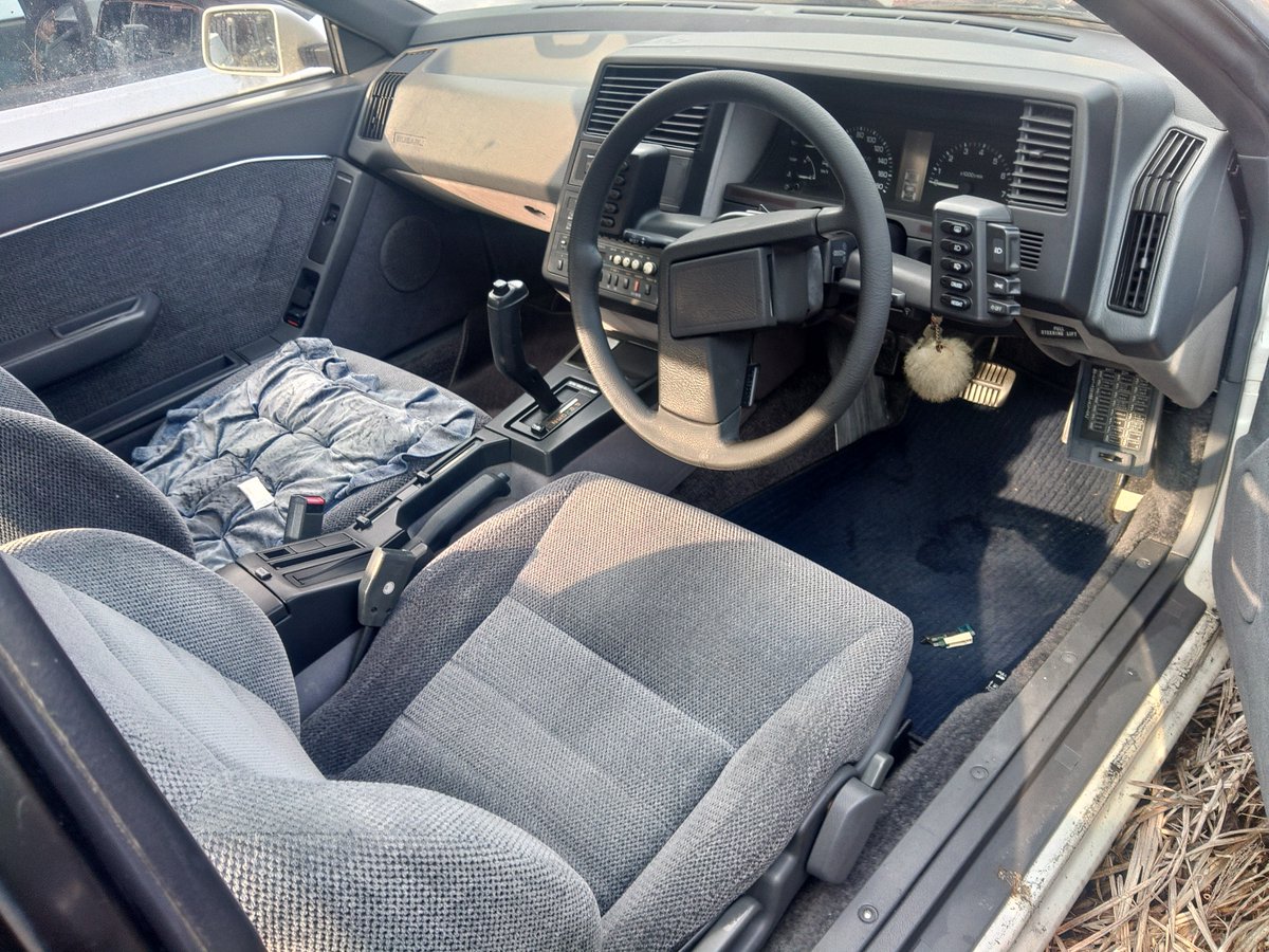 bacchigoo's tweet photo. 平成元年式
スバル・アルシオーネ
VX 2.7 4WD AT 
走行9万km
不動(たぶん燃ポン)ですが現状で70万円くらいでよろしかったら如何でしょうか。一時抹消書類起こし済みですが部品取りとかで…
出来なくはないですが仕上げて納車を希望される場合は、300万円以上、納車待ち5年以上くらい覚悟してください🙇 https://t.co/boDtXVfetJ