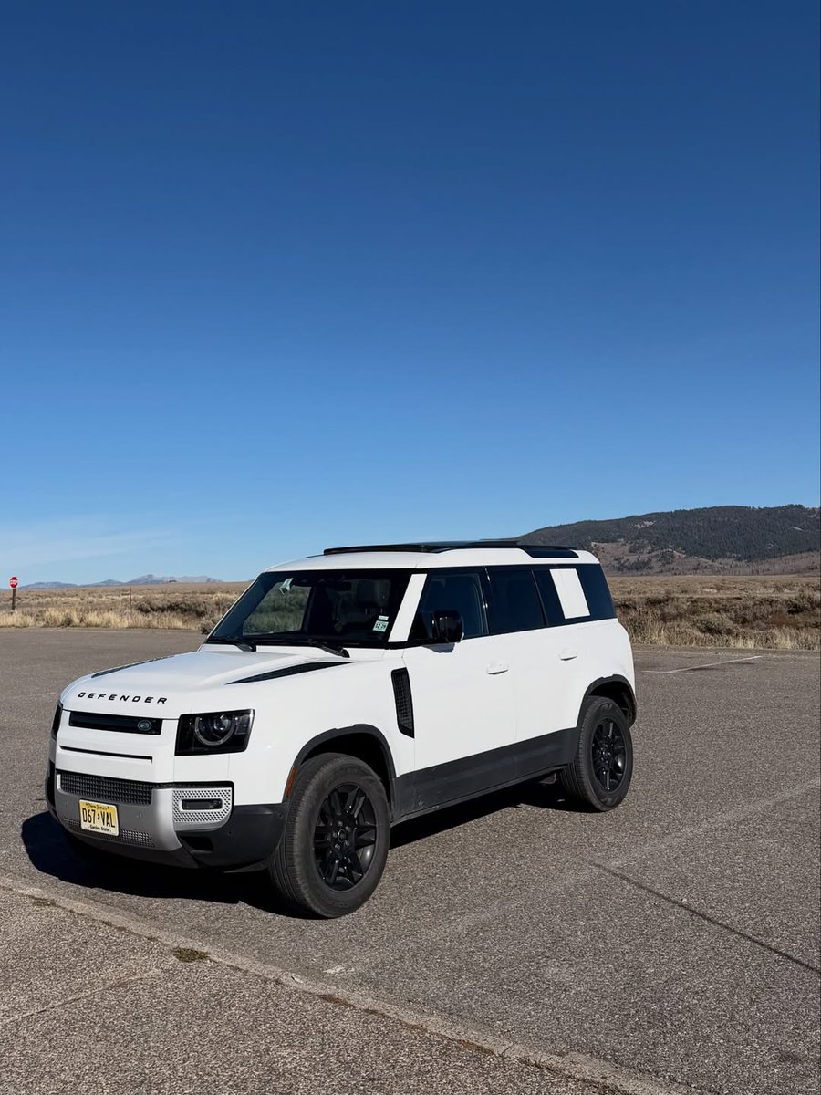 GrazynaChunpob's tweet photo. The mountains called. I answered. 2025 Land Rover Defender 110. https://t.co/9RcEYHyBxM