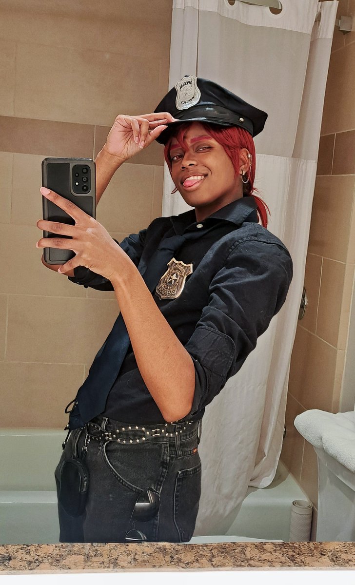 riverrjmv's tweet photo. If i had a nickel for everytime ive done a dream cosplay from 2015 at a convention in 2026, id have 2 nickels, which isnt alot, but its awesome that it happened twice. https://t.co/xm1zPaQdCT