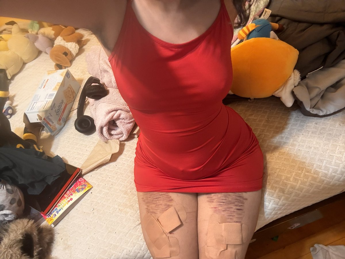 Clovelicohotsex's tweet photo. Ignore how messy our bed is ☺️☺️ body is tea am I right lads https://t.co/zz6cKUyk4Q