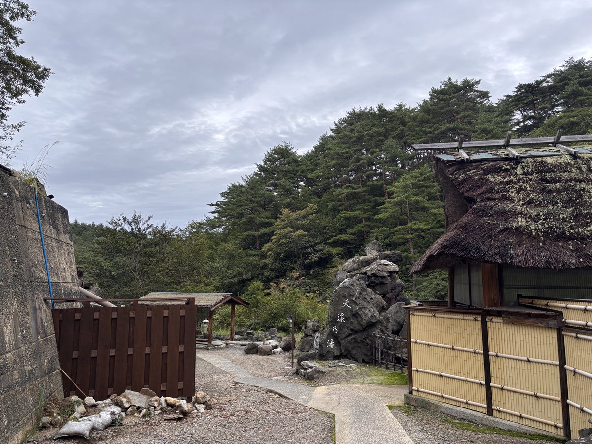 doi38's tweet photo. 福島駅から無料送迎バスに乗って、高湯温泉玉子湯さんへ。野天風呂、湯小屋、内風呂現加水加温なし湧き立て掛け流しでせせせ1,300円、ありがたすぎる。 https://t.co/oyNXMNcvu3