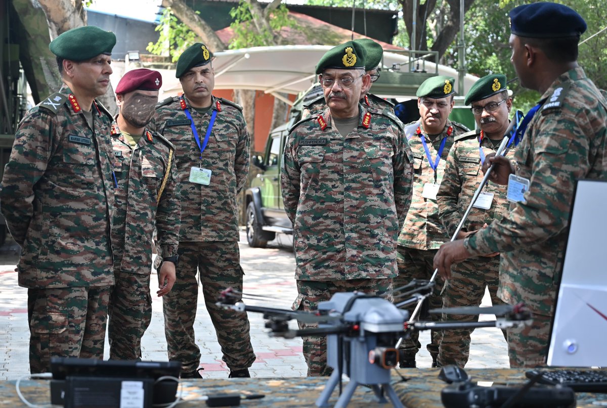 westerncomd_IA's tweet photo. JOINTNESS, SYNERGY, PRECISION 

Lt Gen Pushpendra Singh, AVSM, SM**, #ArmyCommander #WesternCommand , reviewed operational preparedness of #DeepStrikers , #KhargaCorps .
The #ArmyCommander commended the formation for high state of operational readiness, forging seamless synergy with #IndianAirForce , infusion of niche technologies and innovative solutions to battlefield challenges to enable multi-domain shaping of future battlefield with enhanced situational awareness and deep precision engagement.

While witnessing innovations display featuring field optimised solutions designed to boost battlefield efficacy, he exhorted all to remain agile to adapt to evolving operational and technological paradigm.

#AtmanirbharBharat
#JointnessAndSynergy
#FutureReadyForce
#ForeverWestwards

#KhargaCorps
@adgpi
@prodefencechan1