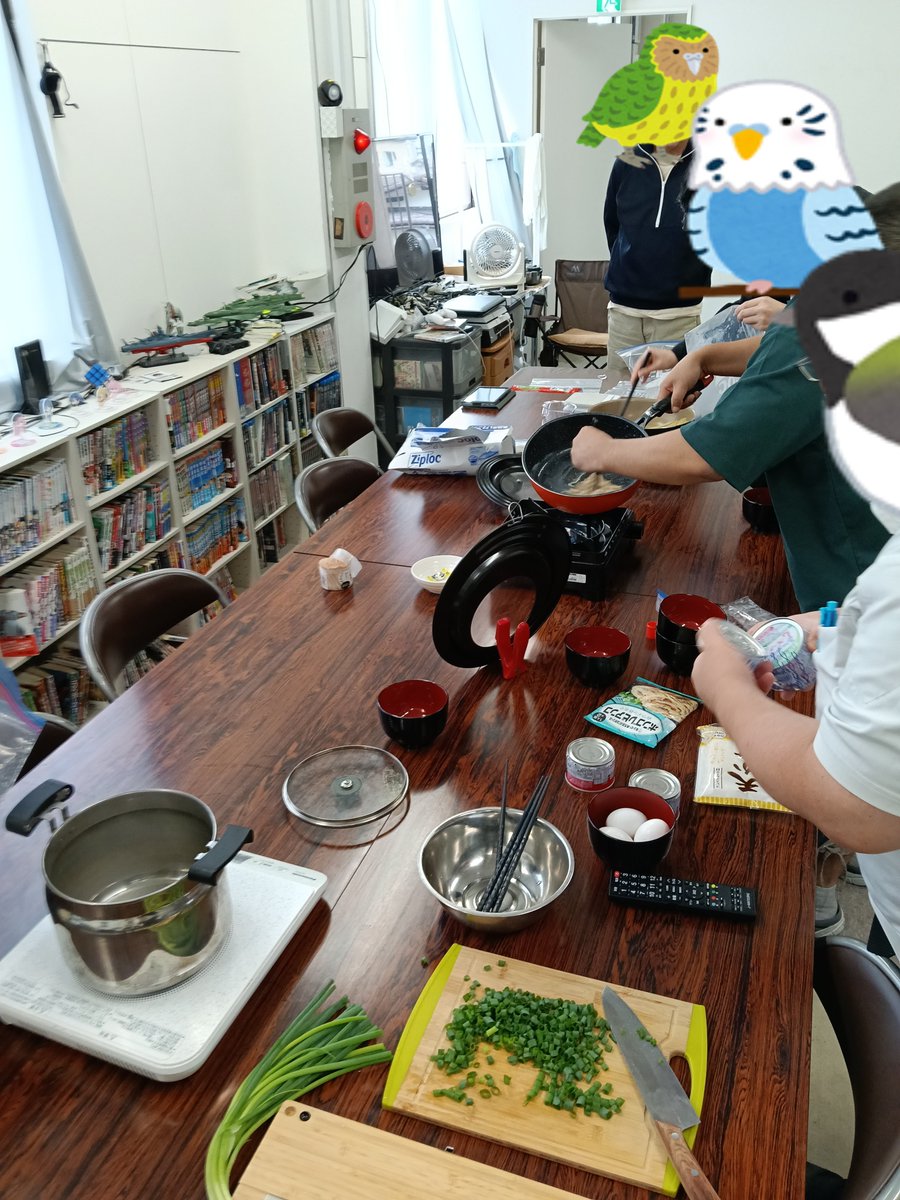 B40234938's tweet photo. 令和8年9月12日(土) 今日は災害時の調理「うどん」「そば」「パスタ」を水に浸してその水で火を加えて作りました。それぞれ試食してみたら塩味や仕上がりに発見があり皆楽しんで学びました。#福島市 #就労継続支援B型 #お喜らく #利用者募集 https://t.co/wnTQpEyE55