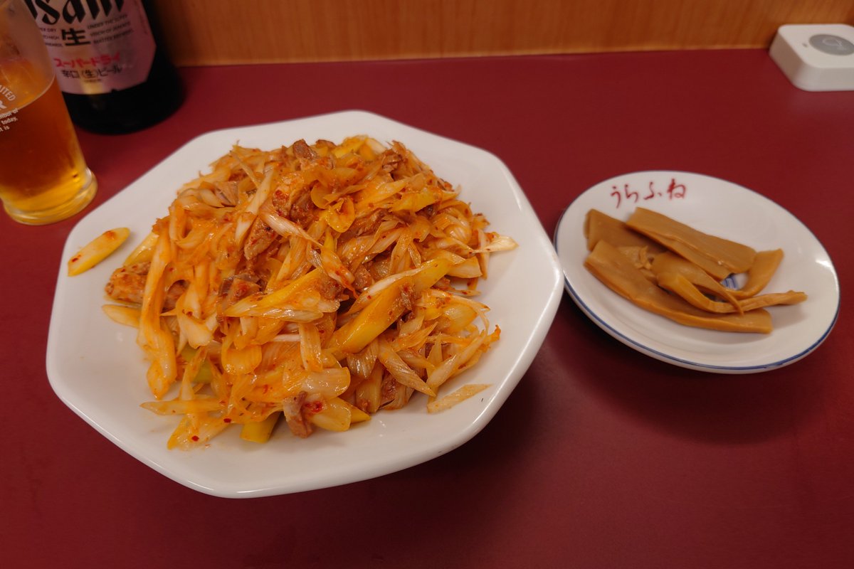 JUN791209's tweet photo. 横浜市南区の「中華うらふね」にて昼ごはん。久々の訪問です。ネギチャーシュー（単品）、チャーハンを注文☺
お店自慢のチャーシューがたっぷり入ったややピリ辛のネギチャーシューはお酒との相性もバッチリです🍺
なるとがタップリ入ったチャーハンもボリュームたっぷりで最高でした😊 https://t.co/dR2DVv66KS