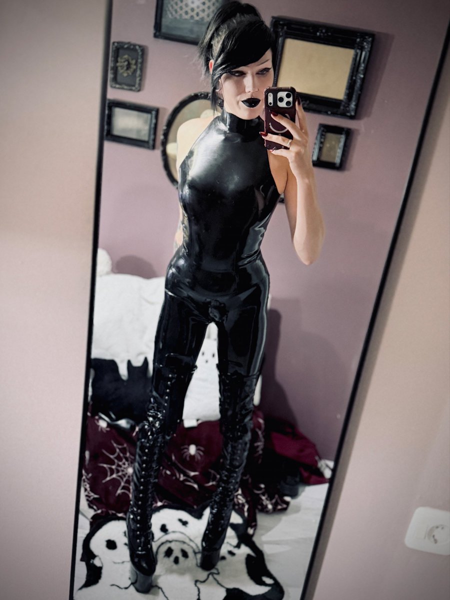 MorriganVexx's tweet photo. Shiny, tight, and more expensive than your rent. 👑⛓️
Latex this perfect wasn't made for your eyes only. It was made to be paid for.
Tribute first, then tell me how badly you'd ruin yourself just to touch it.
#Findom #LatexGoddess #Femdom #PayPig #GoddessWorship https://t.co/mhP1DhAjEM