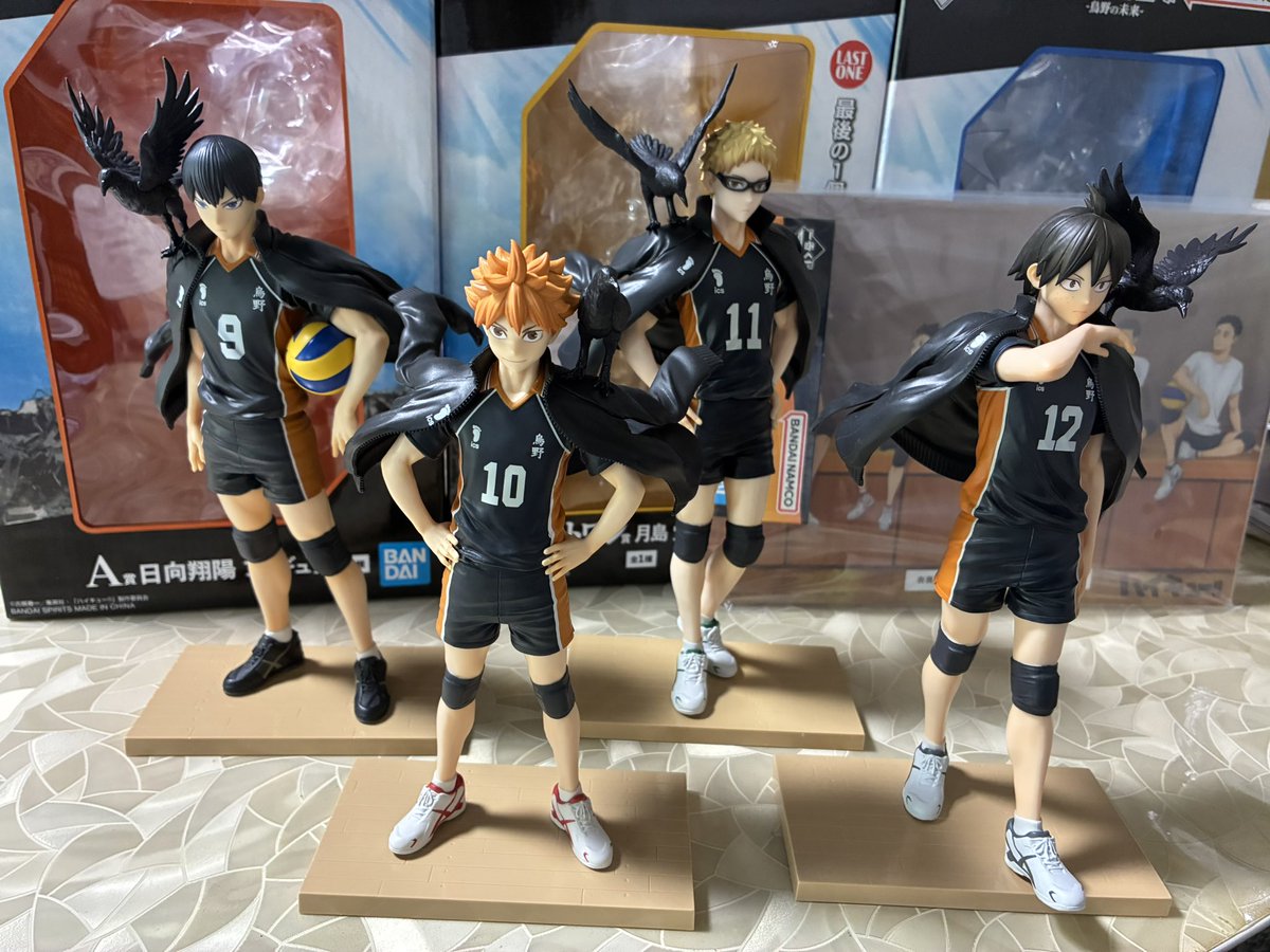 redstar53sae's tweet photo. 30回引いて山口フィギュアのみゲットして諦めたハイキュー1番くじ、1番くじショップで欲しかった万年カレンダーは出た後だったけど日向、影山が残った状態で残り21回。やっちゃうでしょうラストワンツッキーまで（笑）家で寂しく1人でいた山口とパシャリ！ヤバい！カッコ良すぎる！#ハイキュー1番くじ https://t.co/NlYuqXo9vs