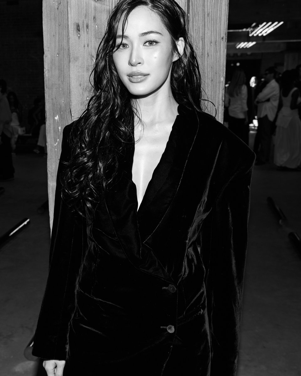 CalvinKlein's tweet photo. an inside look.
 
Iris Law, Lila Moss, Ling Ling Kwong, Katie Holmes, Jason Bard Yarmosky, Misty Copeland and Alexa Chung attend the Calvin Klein Collection Spring 2027 runway show in New York City. https://t.co/X7nTczGRdp