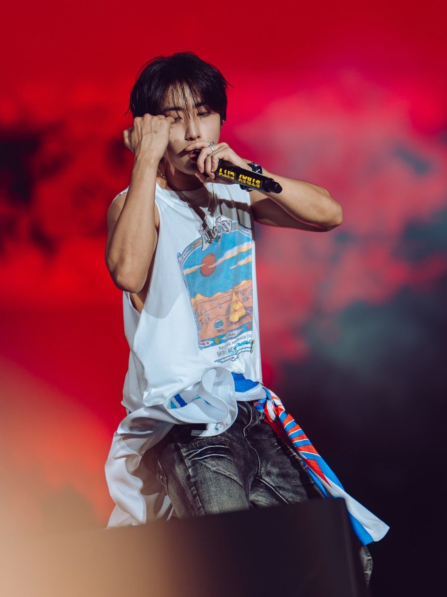 sunghachi's tweet photo. 🐹📸 rock in rio 2026 ㅡ hq pics 

#HAN #한 #한지성 #ハン https://t.co/bVAn3VRzQs