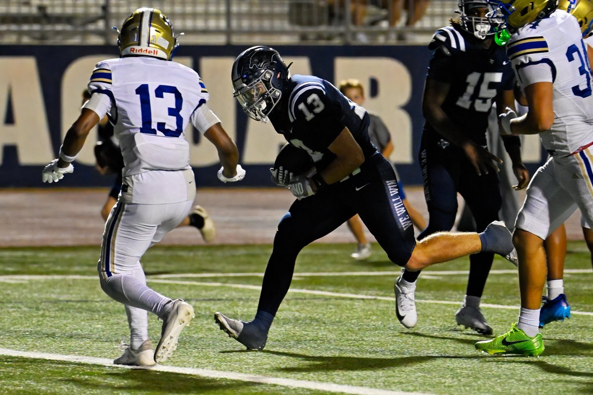 lorenziniphotog's tweet photo. Flower Mound pulled away from Boswell in the second half and never looked back. Great first home win of the season and a 3-0 record going into district play. https://t.co/m2SKhUYYPB