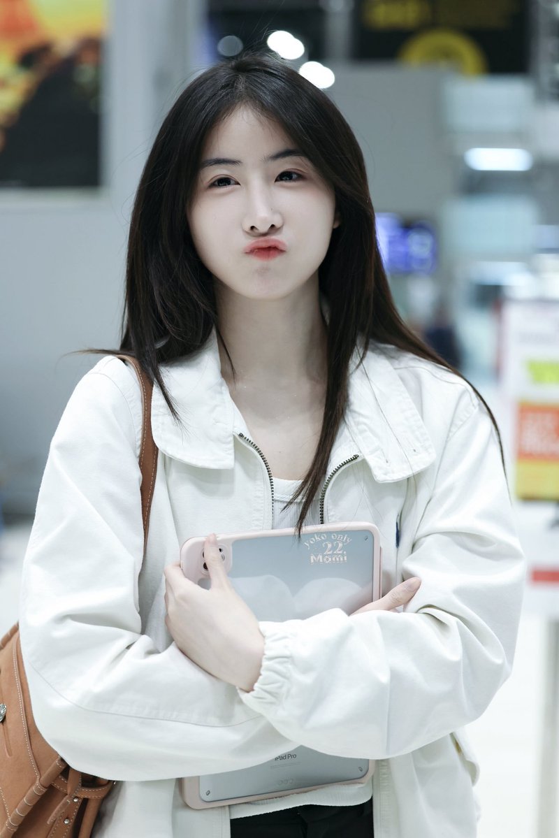 JaneMai_1410's tweet photo. Breaking news: Yoko has once again proven that being adorable is apparently a full-time profession.

The CEO remains undefeated😂🤍

APASRA FIRST REUNION
#YokoInNantong https://t.co/LpUwytcNS4