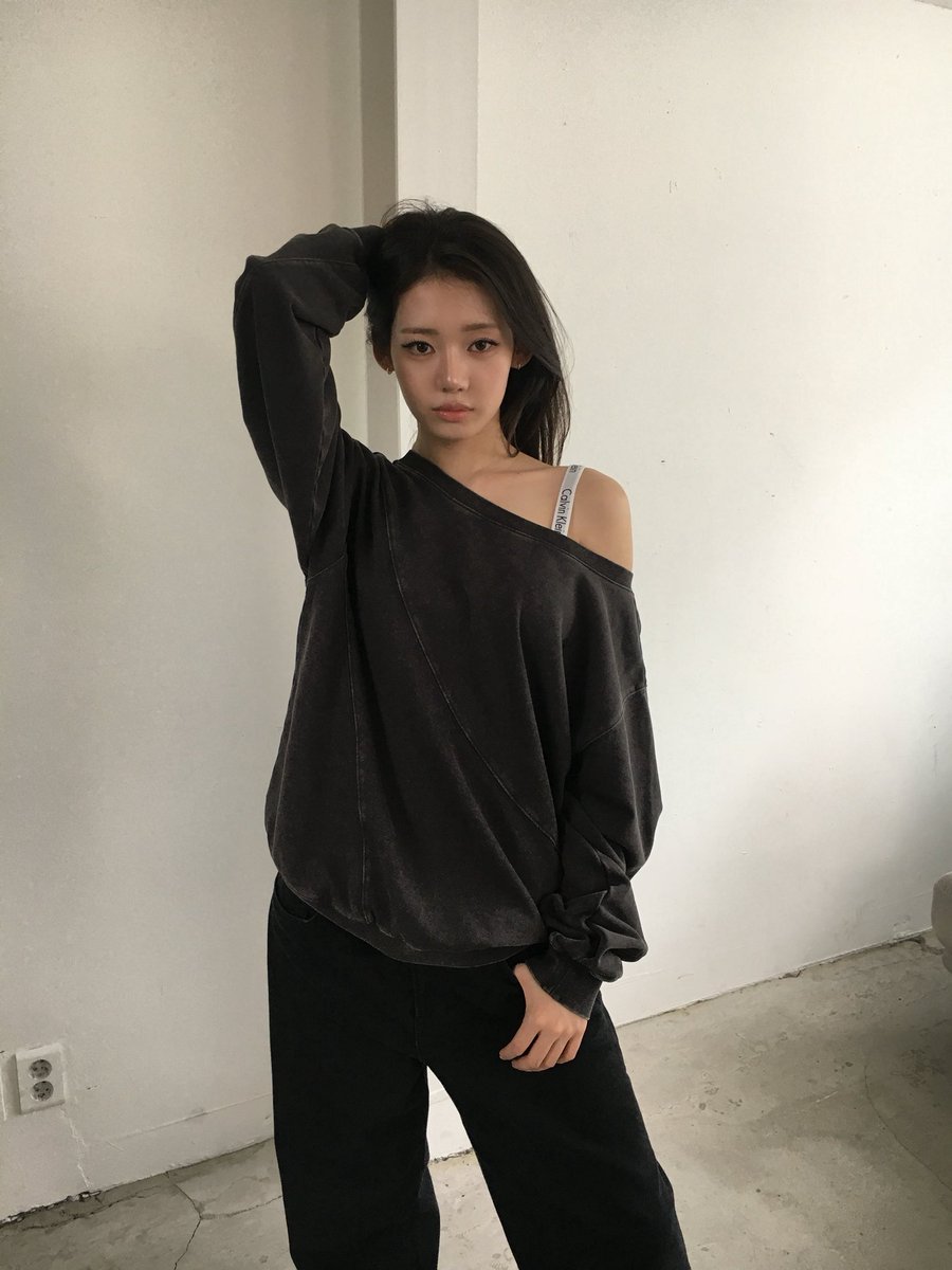 roraarchive's tweet photo. [WEVERSE POST] 20260912

“CK🖤” (1/2)

#RORA #로라 #BABYMONSTER https://t.co/2RhXsWEFaH