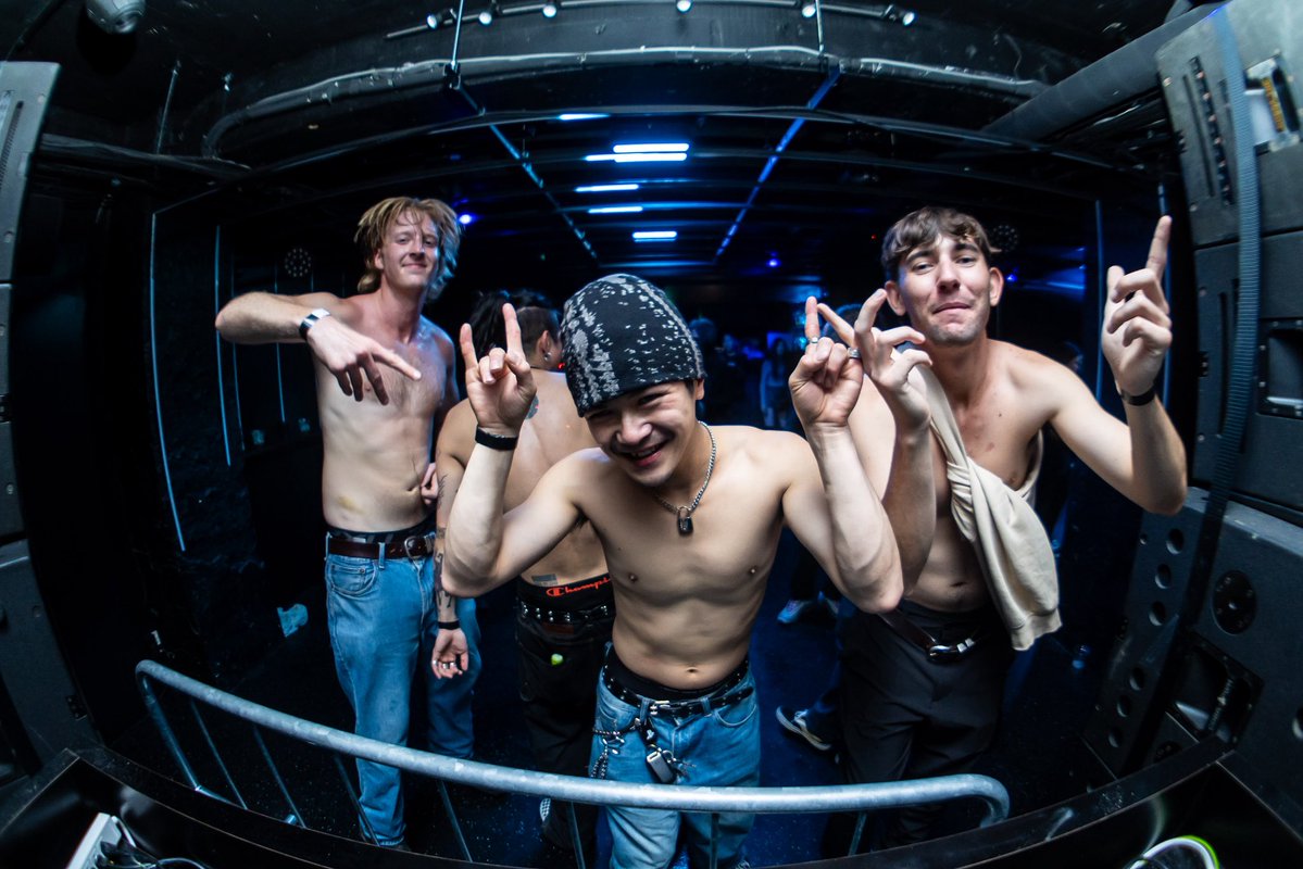 BLVCKWATEROSAKA's tweet photo. 誰かの目を気にする時間が減るほど、

人生は面白くなる。 https://t.co/lD82MdqW5U