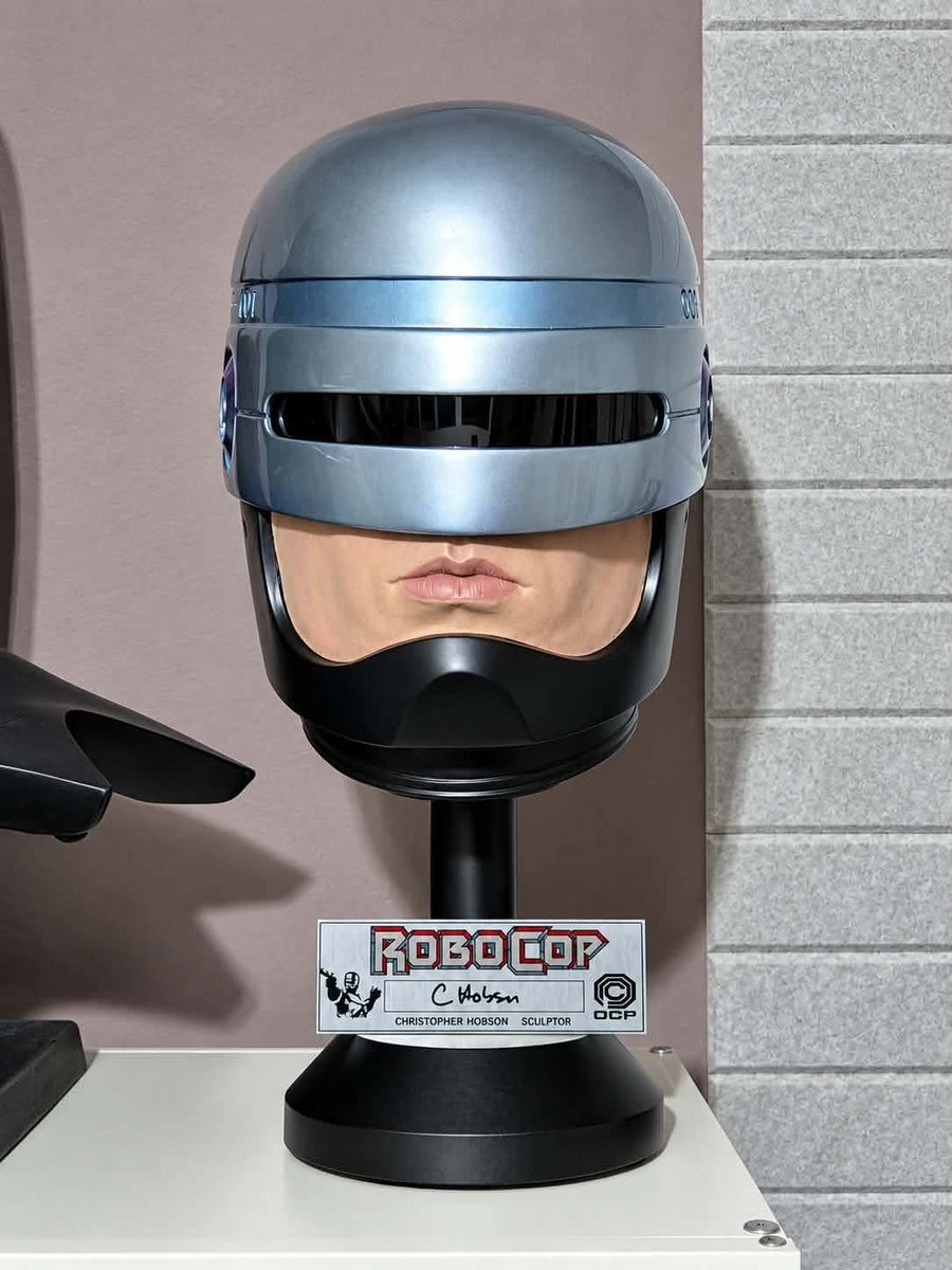 NewimageProp's tweet photo. So excited this morning to share pictures of 2 customers receiving their Robocop Head. I'm so happy they Love them. If you are interested please check out our website
https://t.co/9nL6rZf47G
#moviecollector #robocopcollector #robocop #filmcollector #ocp https://t.co/JPGPbEo75V