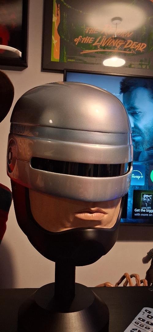 NewimageProp's tweet photo. So excited this morning to share pictures of 2 customers receiving their Robocop Head. I'm so happy they Love them. If you are interested please check out our website
https://t.co/9nL6rZf47G
#moviecollector #robocopcollector #robocop #filmcollector #ocp https://t.co/JPGPbEo75V