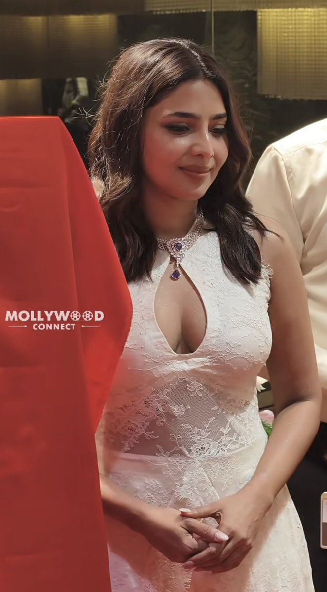 Shanthiammu24's tweet photo. Molai la vedanum yen sunniya 🥵 https://t.co/M3UCmIcOTf