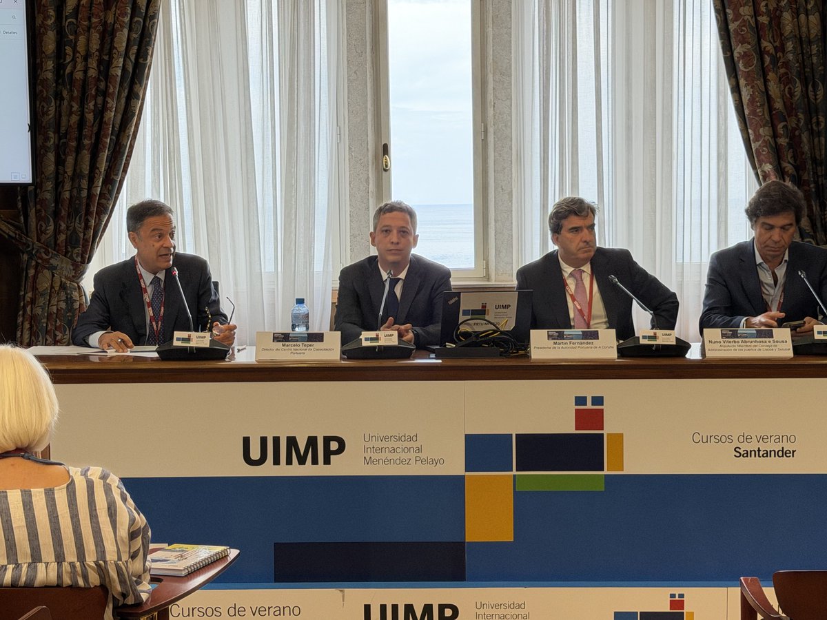 TrainForTrade's tweet photo. 🇪🇸 Concluye la #SemanaPortuaria 2026 en Santander. 20 representantes de 6 países compartieron experiencias sobre relaciones puerto-ciudad, movilidad sostenible, geoestrategia y liderazgo. Una valiosa oportunidad para fortalecer la cooperación portuaria. 🔗 https://t.co/2JQDB7kpmW https://t.co/VRZesVeNZg