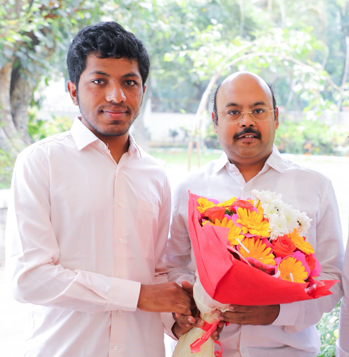 Dr_Yathindra_S's tweet photo. ಇಂದು ಮುಂಜಾನೆ ಗ್ರಾಮೀಣಾಭಿವೃದ್ಧಿ ಮತ್ತು ಪಂಚಾಯತ್ ರಾಜ್ ಸಚಿವರು ಹಾಗೂ ಬೀದರ್ ಜಿಲ್ಲಾ ಉಸ್ತುವಾರಿ ಸಚಿವರಾದ ಶ್ರೀ ಈಶ್ವರ್ ಖಂಡ್ರೆ ಹಾಗೂ ಬೀದರ್ ಲೋಕಸಭಾ ಕ್ಷೇತ್ರದ ಸಂಸದರಾದ ಶ್ರೀ ಸಾಗರ್ ಖಂಡ್ರೆ ಅವರ ನಿವಾಸಕ್ಕೆ ಭೇಟಿ ನೀಡಿ ಕುಶಲೋಪರಿ ವಿಚಾರಿಸಿದೆ.

ಈ ಸಂದರ್ಭದಲ್ಲಿ ಬೀದರ್ ಜಿಲ್ಲೆಯ ನಗರಾಭಿವೃದ್ಧಿ ಇಲಾಖೆಗೆ ಸಂಬಂಧಪಟ್ಟ ವಿವಿಧ ಅಭಿವೃದ್ಧಿ ಕಾರ್ಯಗಳ ಕುರಿತು ಚರ್ಚೆ ನಡೆಸಿ, ಬೀದರ್ ಜಿಲ್ಲೆಯ ಸಮಗ್ರ ಹಾಗೂ ಸುಸ್ಥಿರ ಅಭಿವೃದ್ಧಿಗೆ ಅಗತ್ಯವಿರುವ ಕ್ರಮಗಳ ಕುರಿತು ವಿಚಾರ ವಿನಿಮಯ ನಡೆಸಲಾಯಿತು.

#UrbanDevelopmentKarnataka