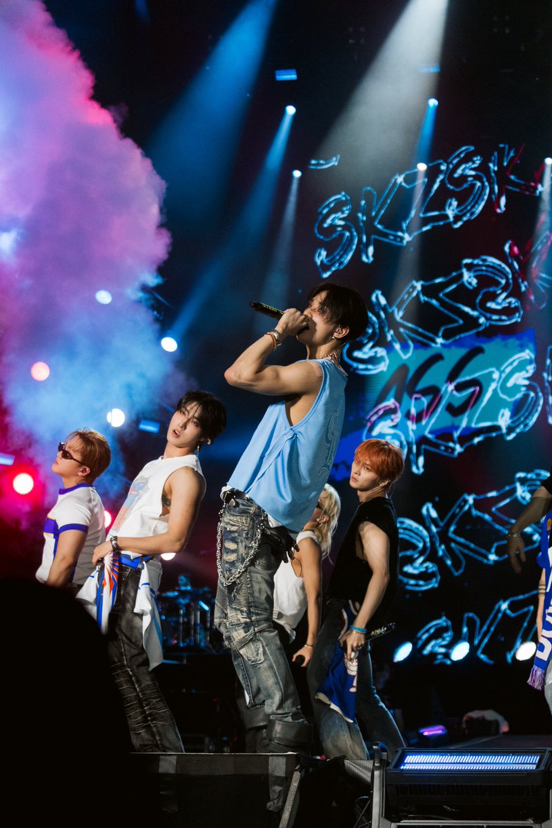 zaynplague's tweet photo. EU QUANDO FOTOGRAFO O MEU SEGUNDO SHOW DE KPOP https://t.co/cOHlXDS0Ri