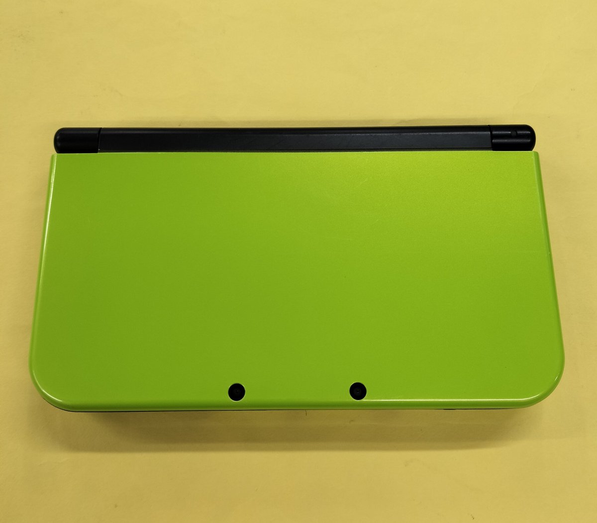 PAO_game_tachi's tweet photo. 🎉掘り出し物コーナー情報🎉

#NEW3DSLL

本体入荷しましたよ〜

状態良好、動作OK、レジ横ショーケースに展示してます、状態確認お気軽にどうぞ〜😆😆😆 https://t.co/AGIs90lkcK