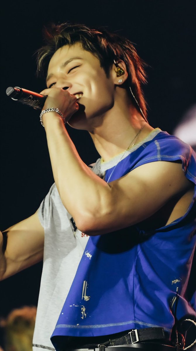 love4yji's tweet photo. jeongin rock in rio 2026 🎸❤️‍🔥

#아이엔 https://t.co/JWG5IhmeBJ