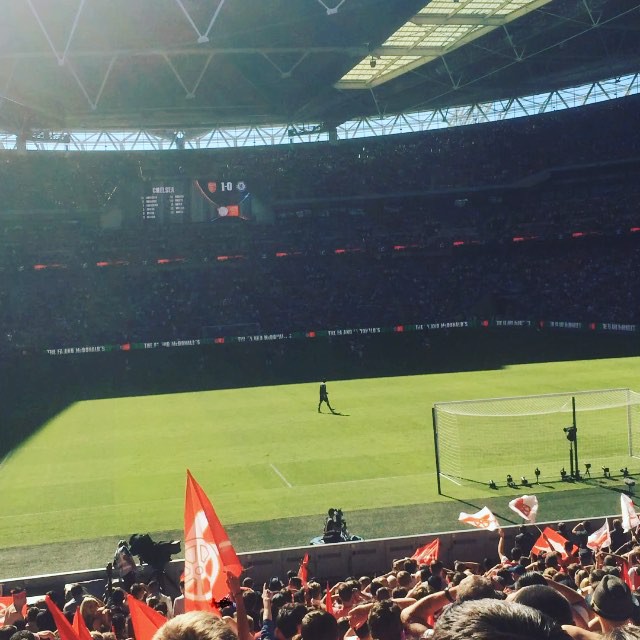 ArlyneOverfimo's tweet photo. Gunners chanting, “F*#$k off, Mourinho! https://t.co/bloalFTWrg