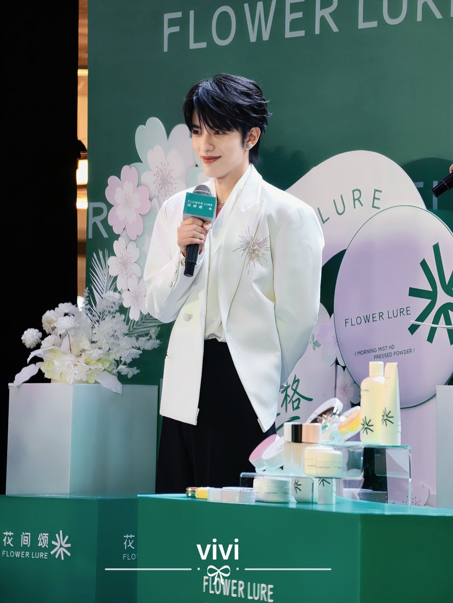 ollieshumx's tweet photo. Se ve tan hermoso con ese conjunto blanco, resaltando aún más su belleza. 🤍💚
No se olviden de 𝐅𝐋𝐎𝐖𝐄𝐑𝐋𝐔𝐑𝐄 × 𝐒𝐇𝐔𝐘𝐔𝐀𝐍
#OllieYuan https://t.co/23wwKRYwmA