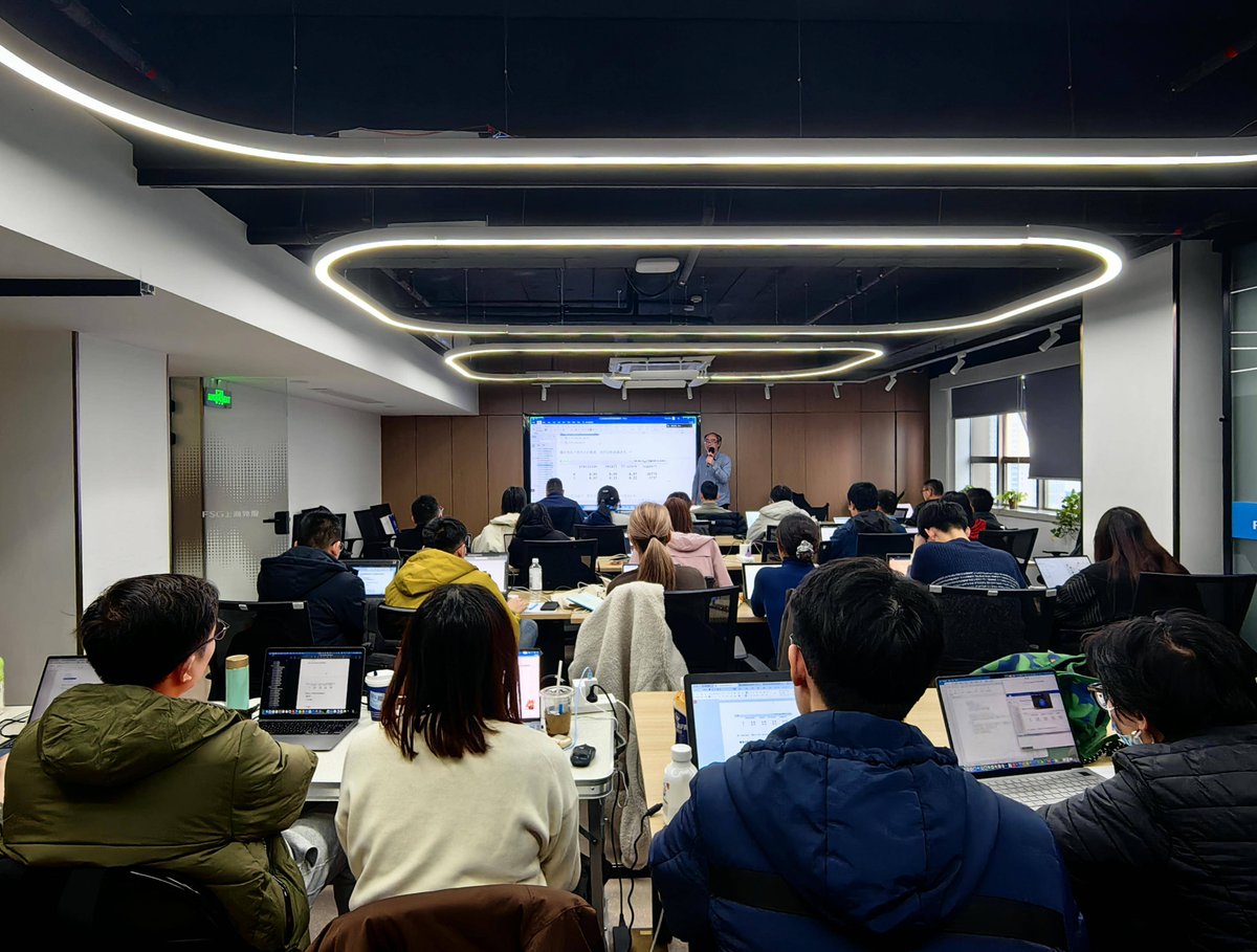 61_Sena2000's tweet photo. Just wrapped up a super insightful workshop on data visualization best practices—so many actionable tips to level up my project presentations! Grateful for the speaker and awesome group discussions. https://t.co/0VIu4oAUm6