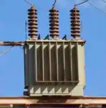 FerrerCalero's tweet photo. gue falta de respeto están vendiendo y instalando en santa clara por detrás del telón transformadores eléctrico a la población y el gobierno no hace nada se pasan días sin corriente si no paga no te ponen la corriente https://t.co/CgDkkD9arx