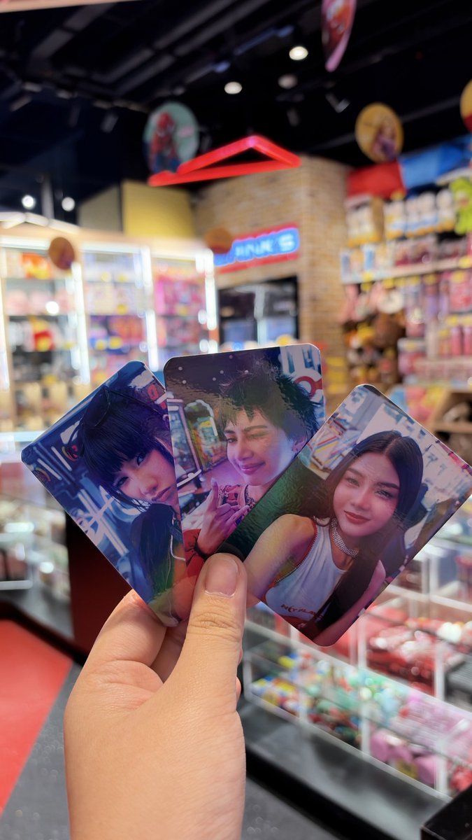 cheberryyy's tweet photo. finally meron na ako TIMEZONE X XONARA ❤️‍🔥 

i have extra lei, dm for trade. sana si megumi ibigay nyo hehe
#XONARA  #TimeXONARA @officialxonara https://t.co/r6AKN9vxZv