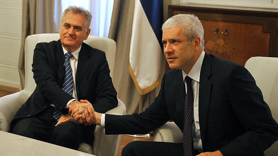 acastef53's tweet photo. 8⃣Dokaz da se ključni politički procesi u Srbiji oduvek vode u krugu nekoliko istih ljudi. 🧐🕵️♂️
#Srbija #Politika #MikiRakic #Vucic #Tadic #SNS #DS #Istorija https://t.co/hV1zmZgRGv