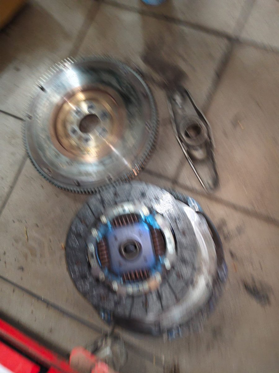 debaratabasu's tweet photo. @SkodaIndia Does any of these clutch parts look burnt or destroyed to any of the experts in @TeamBHPforum ? Please help ? https://t.co/fxgBJwa70J