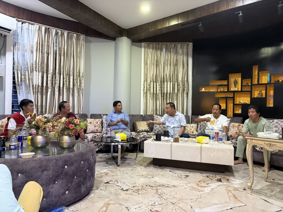 TakamPadu's tweet photo. Had a warm and memorable interaction over dinner with my family members at my residence. Grateful for the meaningful conversations, togetherness, and cherished moments shared with loved ones. ❤️

#FamilyTime #Togetherness #FamilyGathering #CherishedMoments #QualityTime #Gratitude #Blessed