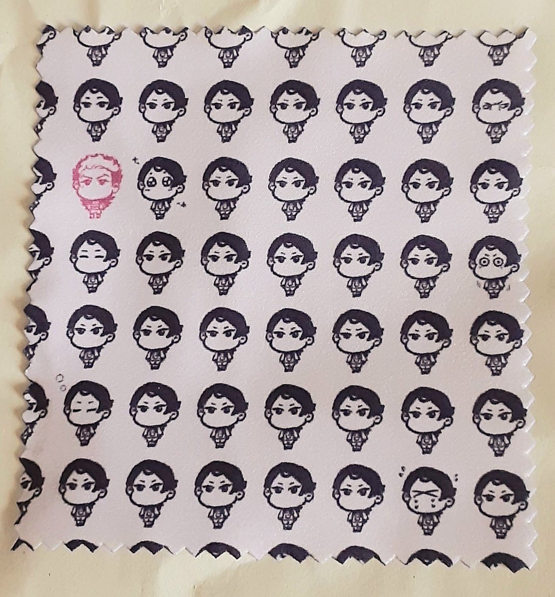 san3mi3's tweet photo. ニール柄の小さい眼鏡ふきを作ったよ。
新刊を落としたとしても並べるものは出来たよ。 https://t.co/0MqZJdCSY2