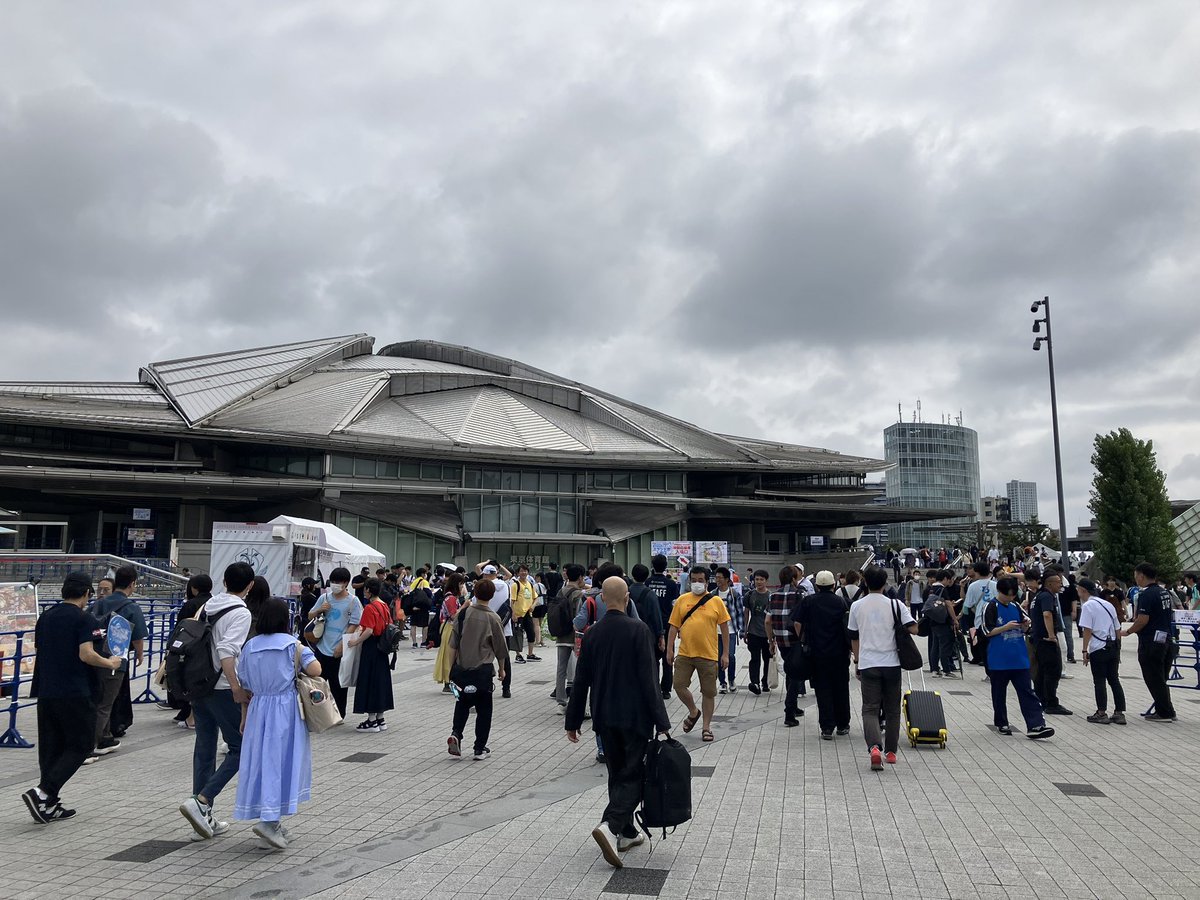 874omusubi's tweet photo. 千駄ヶ谷駅に到着
マップでわかってたけど東京体育館めっちゃ近いのね
屋台めっちゃ多い！
 #Liella_結女体育祭_Day1 https://t.co/NTYyl3xfqc