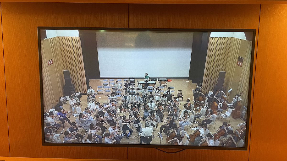 shin_orch's tweet photo. 前日リハーサルはじまりました！

明日は本当にたくさんのお客様に来ていただける予定です✨️
真ん中のお席ははやめにいっぱいになってしまうと思いますので、ぜひ気持ちはやめにご来場ください！💨 https://t.co/wRbvKBLQpA