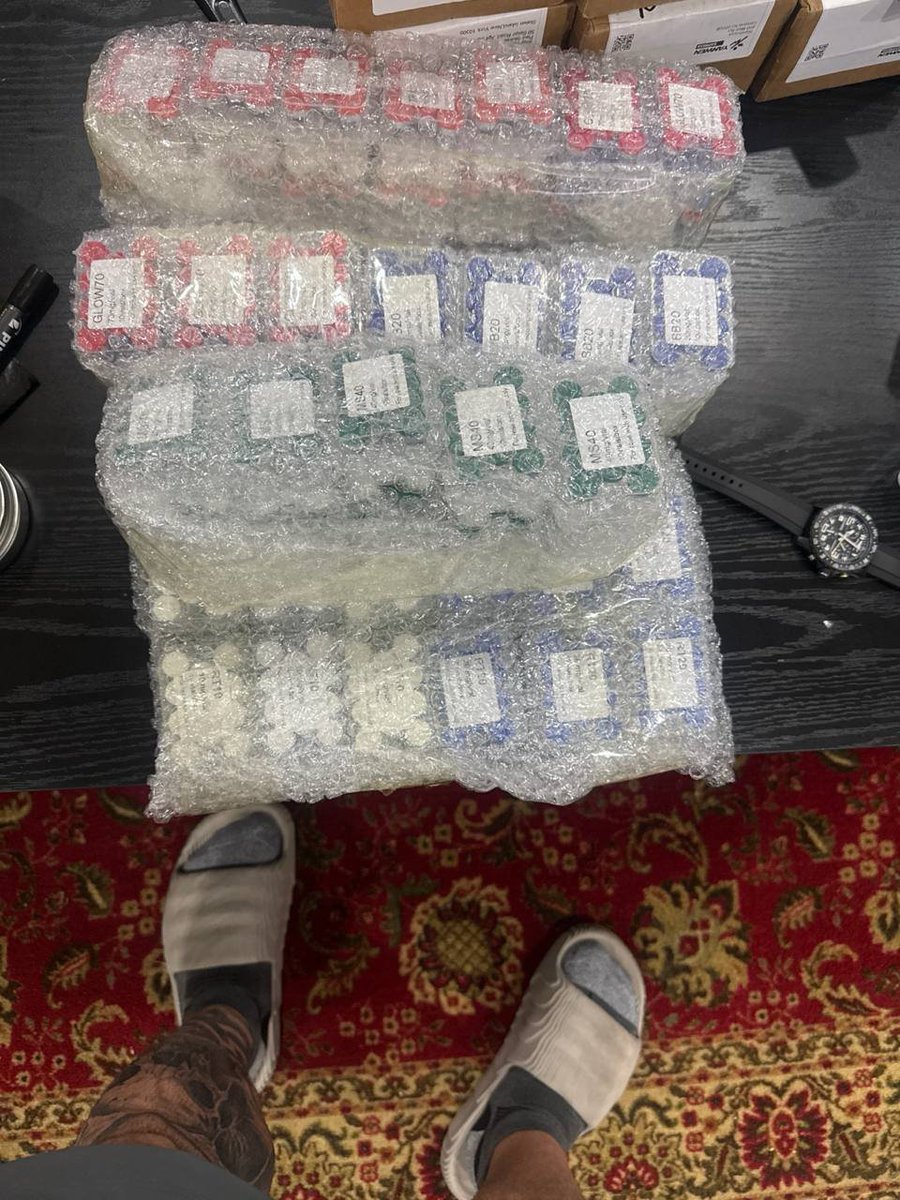 Sampeptide21's tweet photo. Another big delivery received customer satisfaction is our priority.
   #NAD #pens https://t.co/DO1ic3S94X