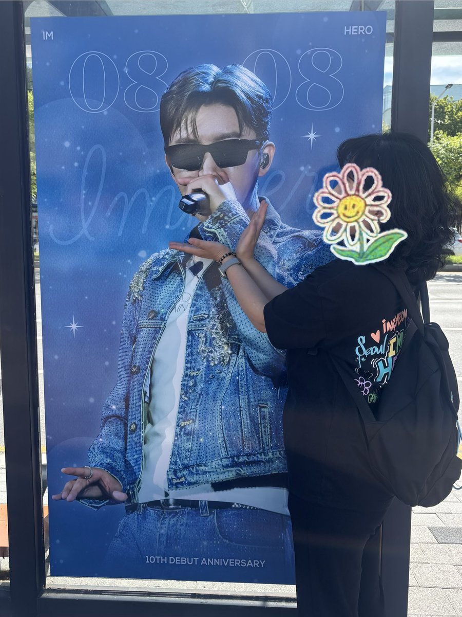cumn90's tweet photo. 통곡의 웅이라고나 할까 
버스 정류장을 지키는 영웅
이쁨🩵

2026.09.05 고양

#임영웅 #limyoungwoong
#아임히어로_더스타디움2 https://t.co/dr0fuxG2gq