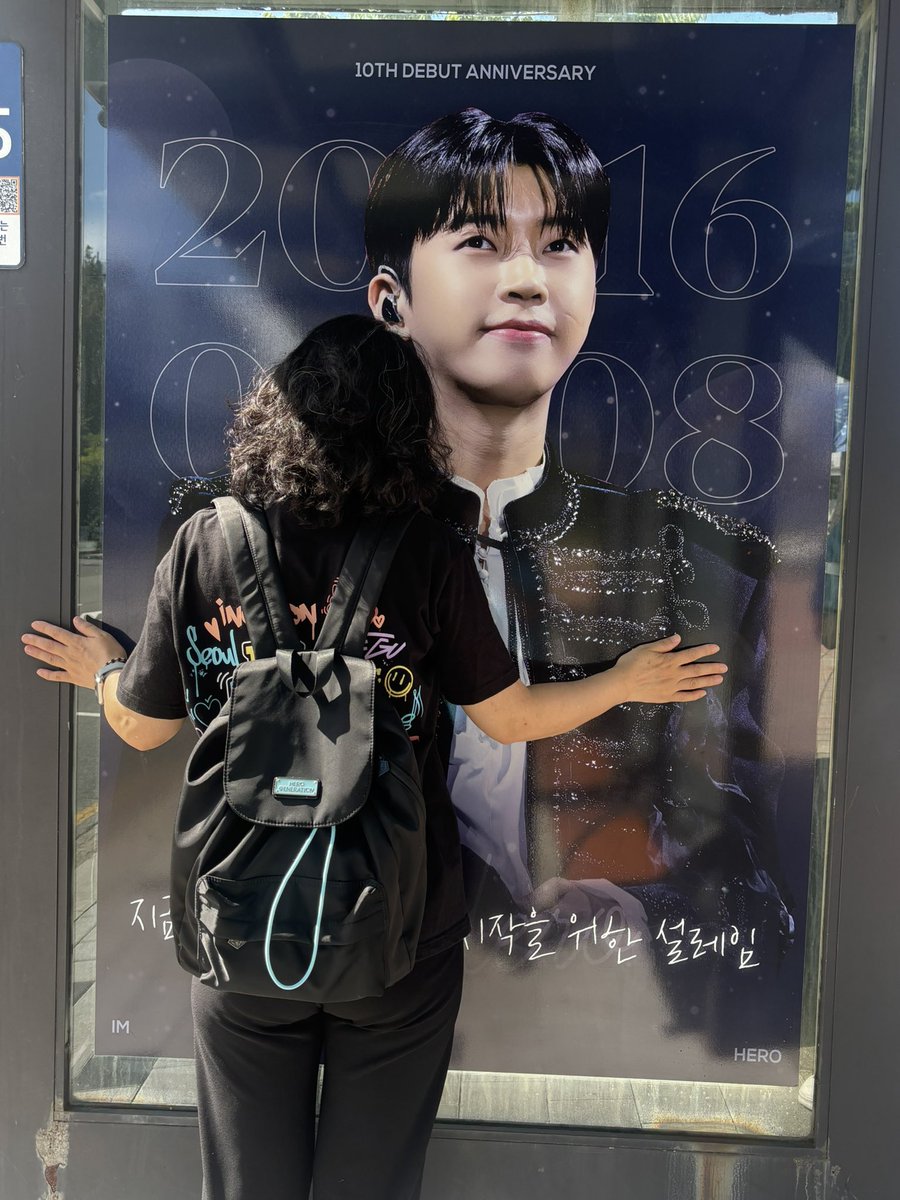 cumn90's tweet photo. 통곡의 웅이라고나 할까 
버스 정류장을 지키는 영웅
이쁨🩵

2026.09.05 고양

#임영웅 #limyoungwoong
#아임히어로_더스타디움2 https://t.co/dr0fuxG2gq