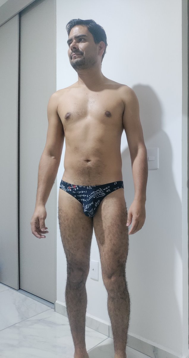 AngelGdl90's tweet photo. Lo mejor, llegar a casa y quedarse en calzones, un extra... Es viernes 😚😋
#bikini #menunderwear #handsome #underwear #weekwend https://t.co/KNzeeMphpQ